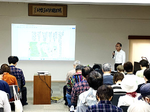 講演する若井会長