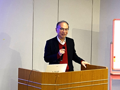 講演中の若井会長